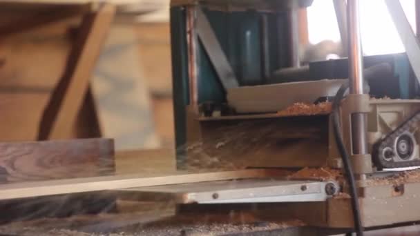 Máquina de corte de madeira — Vídeo de Stock