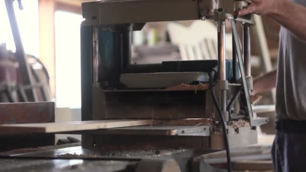 Máquina de corte de madera — Vídeo de stock