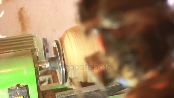 Workshop hout draaien — Stockvideo