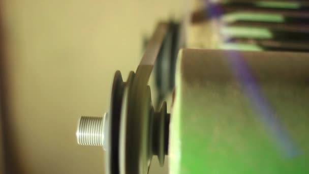 la machine travaille en gros plan 