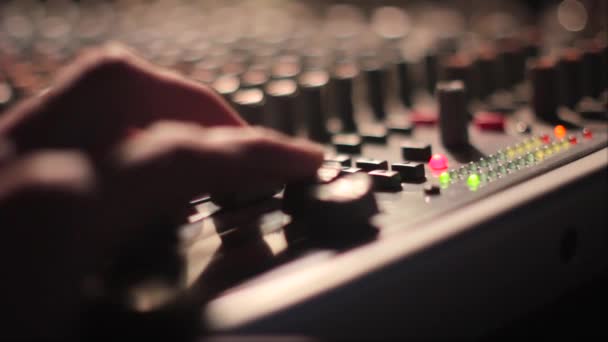 Le bureau de mixage au concert — Video