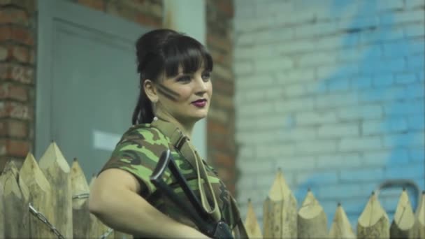 Fille en uniforme de l'armée russe — Video