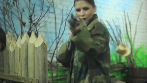 Menina em uniforme do exército — Vídeo de Stock