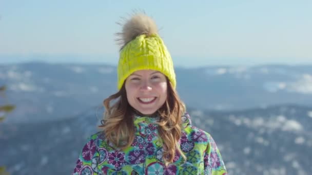 Girl in mountains smiling at camera — Stock Video