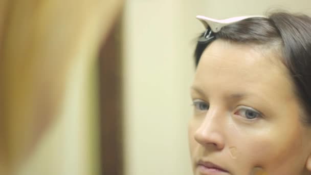 Make-up Mädchen macht Make-up — Stockvideo