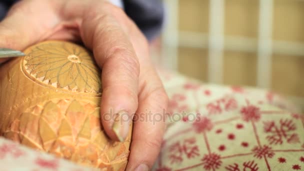 A craftsman carves wood — Stock Video