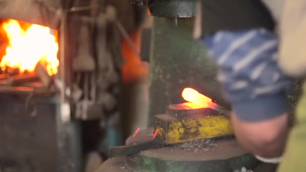 Automatic forging hammer — Stock Video