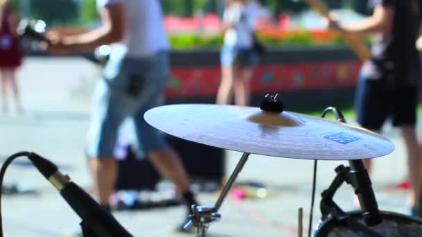 Russia, Novokuznetsk - June 27, 2017: Plays drums close-up — Stock Video