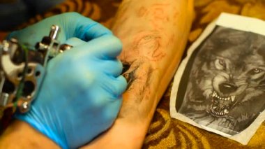 Rusya, Novokuzneck, 6 Temmuz 2017: dövme çizim