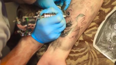 Rusya, Novokuzneck, 6 Temmuz 2017: dövme çizim