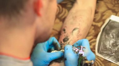 Rusya, Novokuzneck, 6 Temmuz 2017: dövme çizim