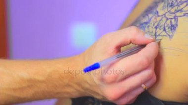 Ana dövme arkasındaki çizim