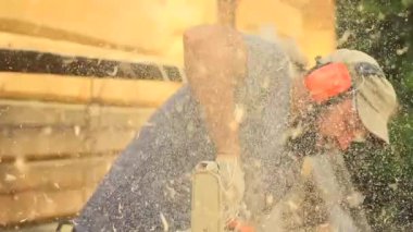 işçi testere talaş