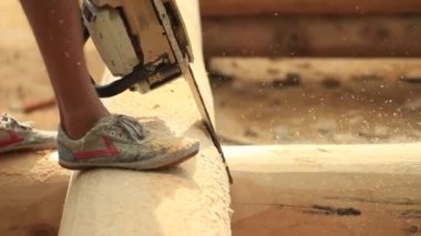 Ahşap ev için testere gördüm