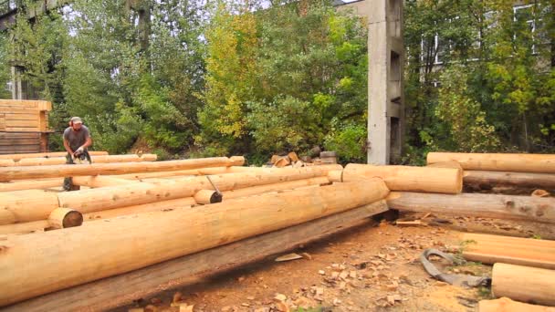 Serra serrar madeira para casa — Vídeo de Stock