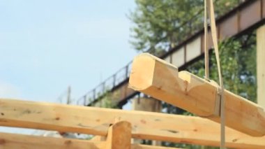 Kütüklerden bir ev inşa et