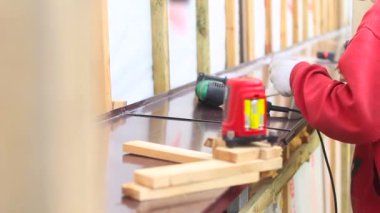 işçi cephesinde biçimlendirme yapar