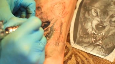 Rusya, Novokuzneck, 6 Temmuz 2017: dövme çizim