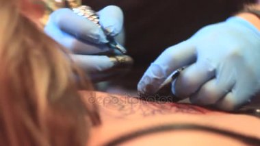 kadın ana dövmesi arka