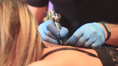 kadın ana dövmesi arka