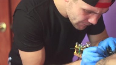 kadın ana dövmesi arka