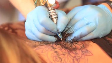 kadın ana dövmesi arka