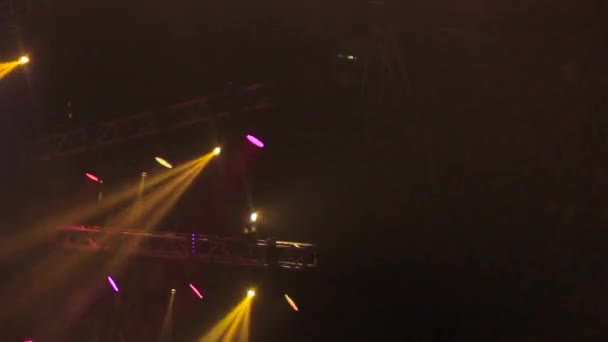 Прожектор на концерті дефокусування — стокове відео