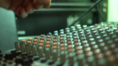 konserde karıştırma Resepsiyon