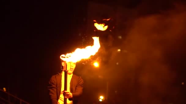 Novokuzneck, Russia, 21.10.2017: fire show on the street — Stock Video