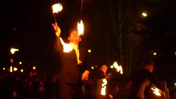 Novokuzneck, Russia, 21.10.2017: fire show on the street — Stock Video