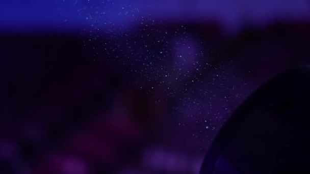 poussière sous les projecteurs 