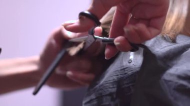 Bayan saç makasla kesme