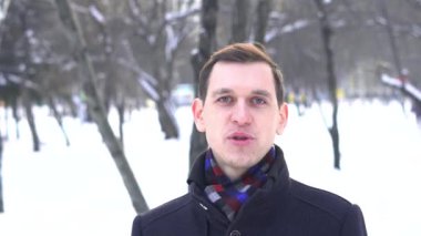 kamera adam söylüyor