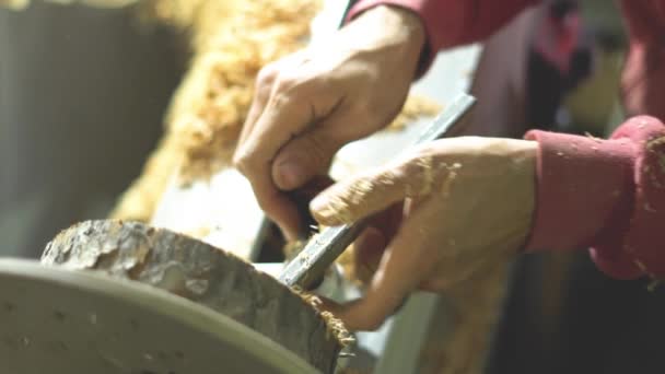 Master sharpening on a lathe wood — Stock Video