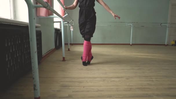 Ballerina Bij Barre — Stockvideo