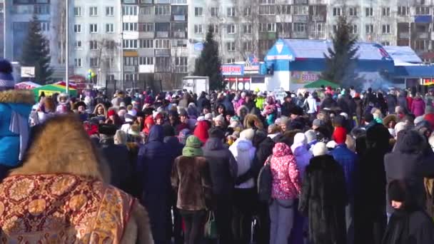 Rosja Nowokuźnieck 2018 Tłum Ludzi Wakacje Zimie — Wideo stockowe