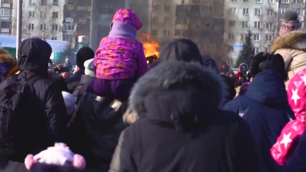 Novokuzneck Російська Федерація Лютого 2018 Спалення Опудала Вулиці — стокове відео