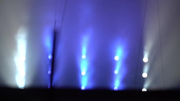 Luz Palco Holofotes Atacam Escuridão Holofotes Efeitos Luz Cena Show — Vídeo de Stock