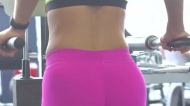 spor salonunda kızdır