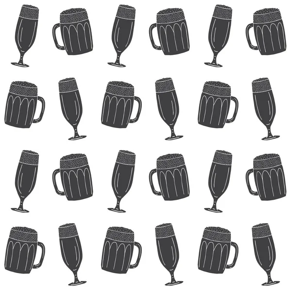 Modèle sans couture de verres à bière dessinés à la main noirs — Image vectorielle