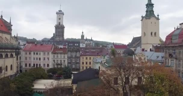 Avrupa'nın küçük bir merkezi bölgelerinde havadan çekim — Stok video