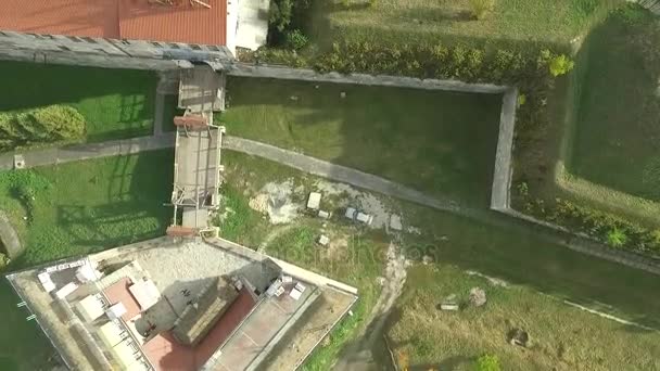 Luchtfoto schieten van het kasteel van Zolochiv — Stockvideo