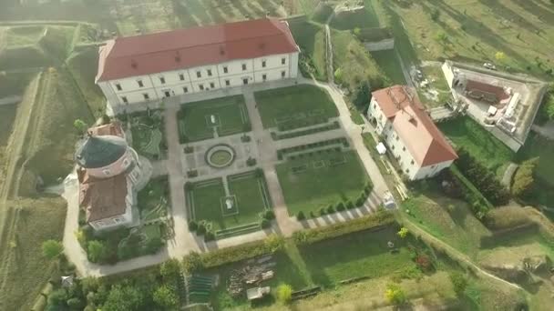 Letecké fotografování hradu Zolochiv — Stock video