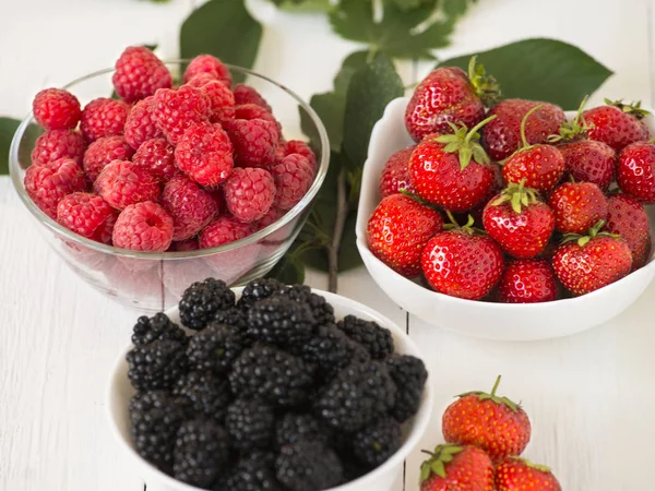 Ahududu, çilek, böğürtlen