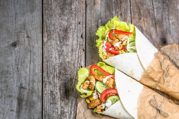 Delicious tortilla fast food sandwiches stuffed with grilled meat and vegetables, mexican cuisine — ストック写真