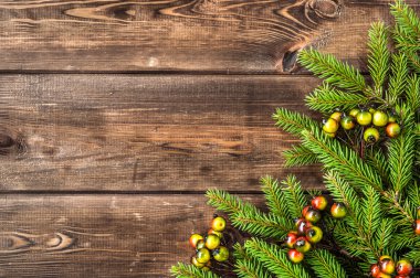 ahşap zemin üzerine yeşil Noel ağacı