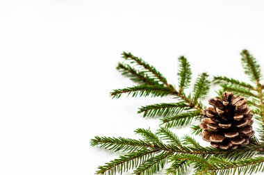 Beyaz arka planda noel süslemeleri.