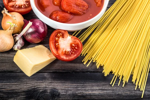 Ingredienti degli spaghetti bolognese, concetto di cucina italiana — Foto Stock