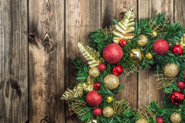 Advent çelenk veya Noel dekorasyon ve ev dekor ahşap Kapıda asılı