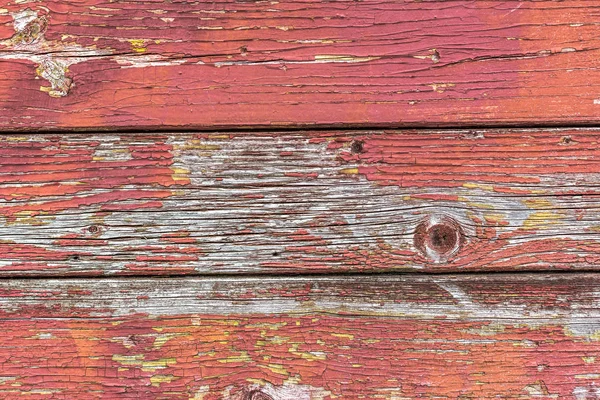 Fából készült textúra, fa háttér, piros hámlás festék, festék héj és repedések — Stock Fotó